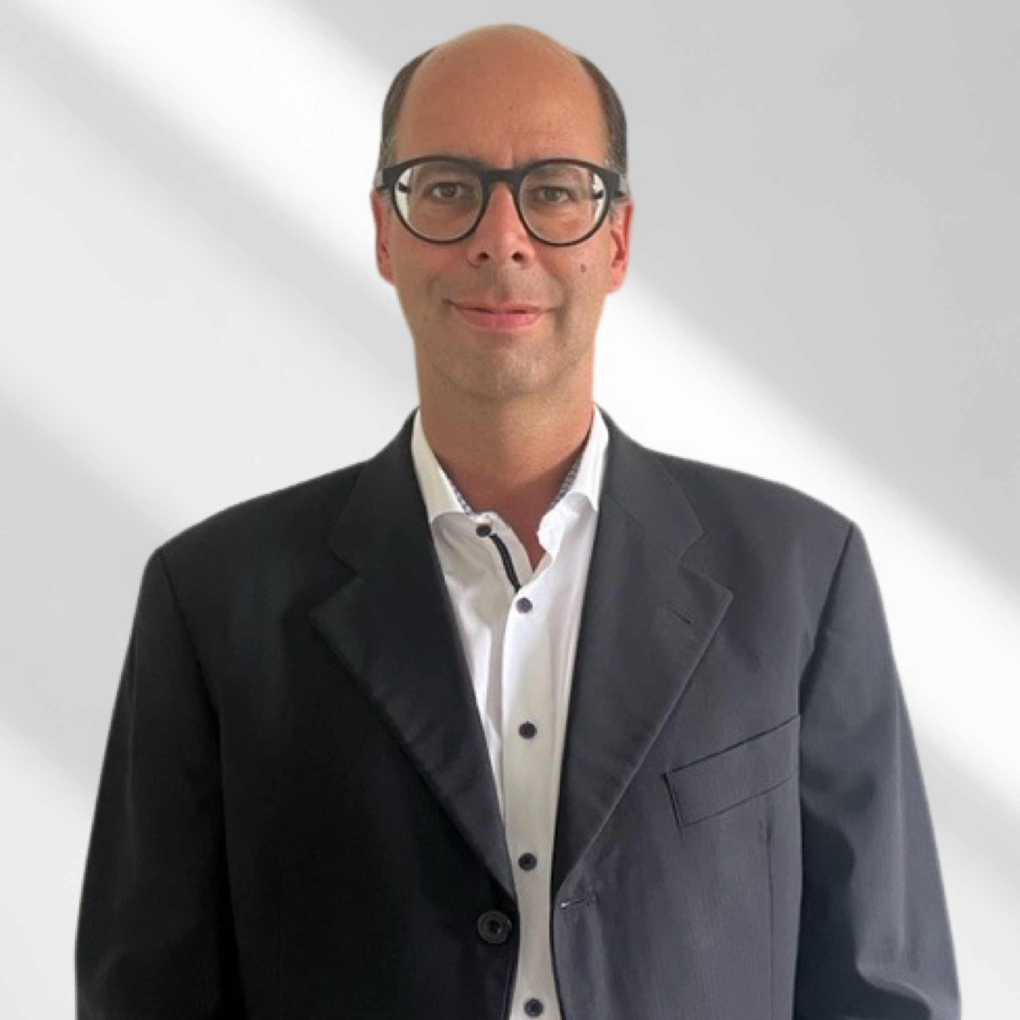RA Dr. Jussi R. Mameghani RA Dr. Jussi R. Mameghani